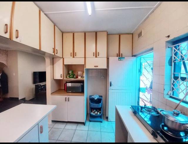 3 BEDROOM HOUSE FOR SALE IN YELLOWWOOD PARK